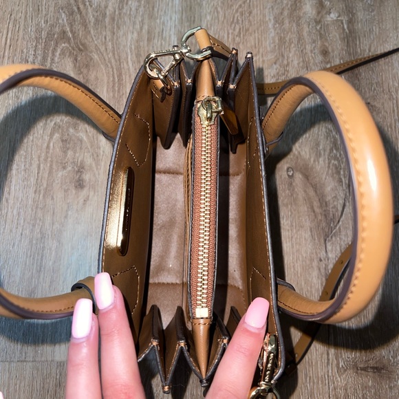 MICHAEL KORS Mercer Logo Accordion Crossbody Bag Brown Authentic - Picture 3 of 4